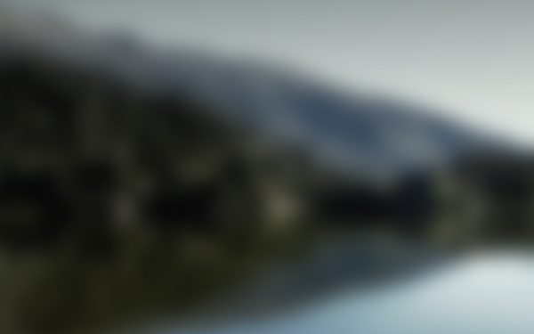 Vue latérale du lac des montagnes